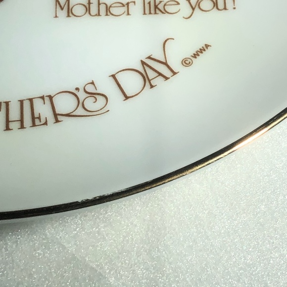 HOLLY HOBBIE 1976 "WHO ELSE BUT A MOTHER" MOTHER'S DAY 8" PLATE WITH GOLD TRIM - Picture 15 of 16